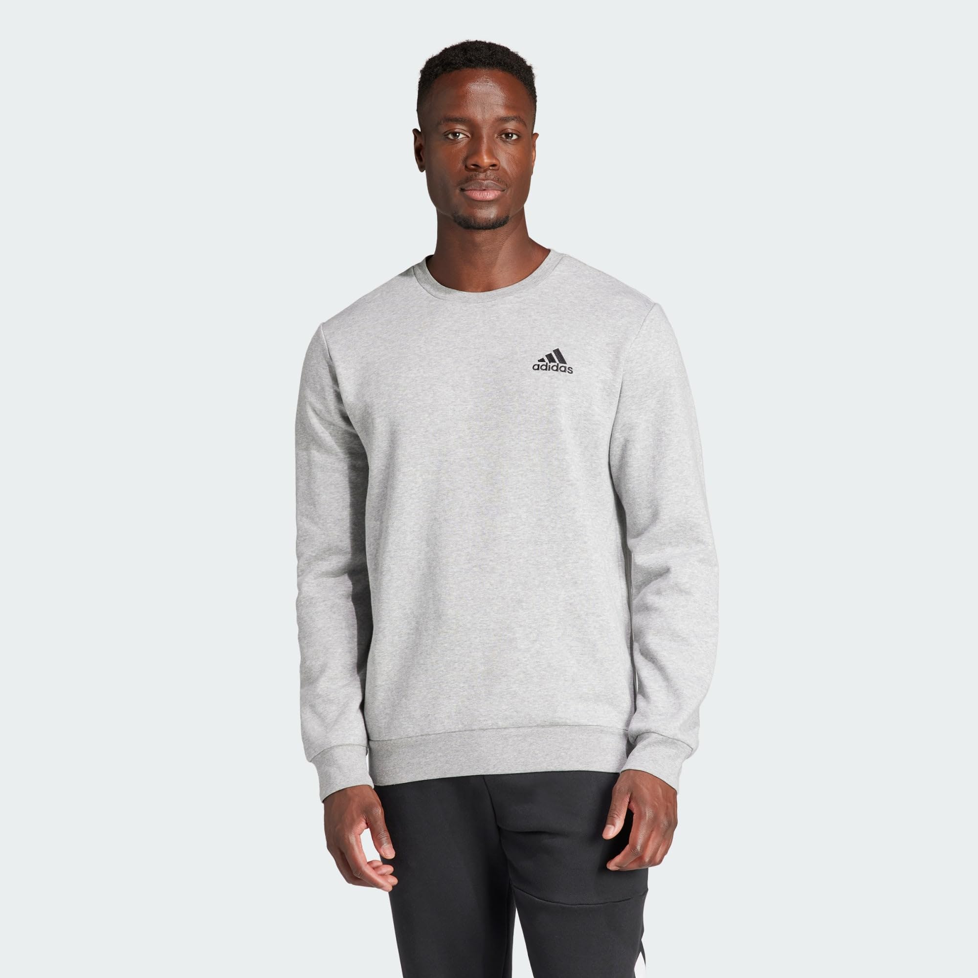 adidas Feelcozy Essentials Fleece Sweatshirt, Sudadera de manga larga Hombre, Medium Grey Heather / Black, XXL