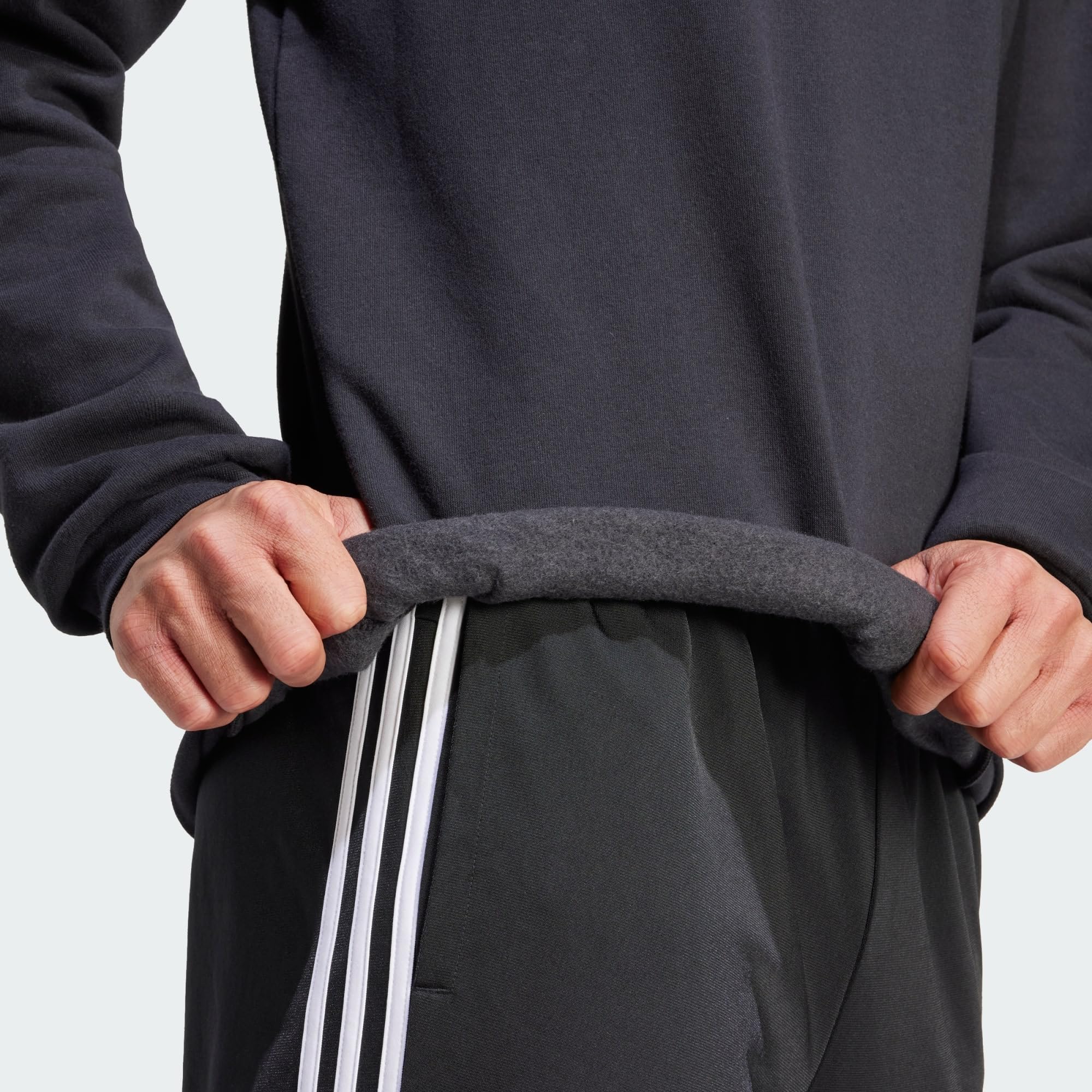 adidas Hombre FEELCOZY ESSENTIALS FLEECE SWEATSHIRT , Black / White, L Tall